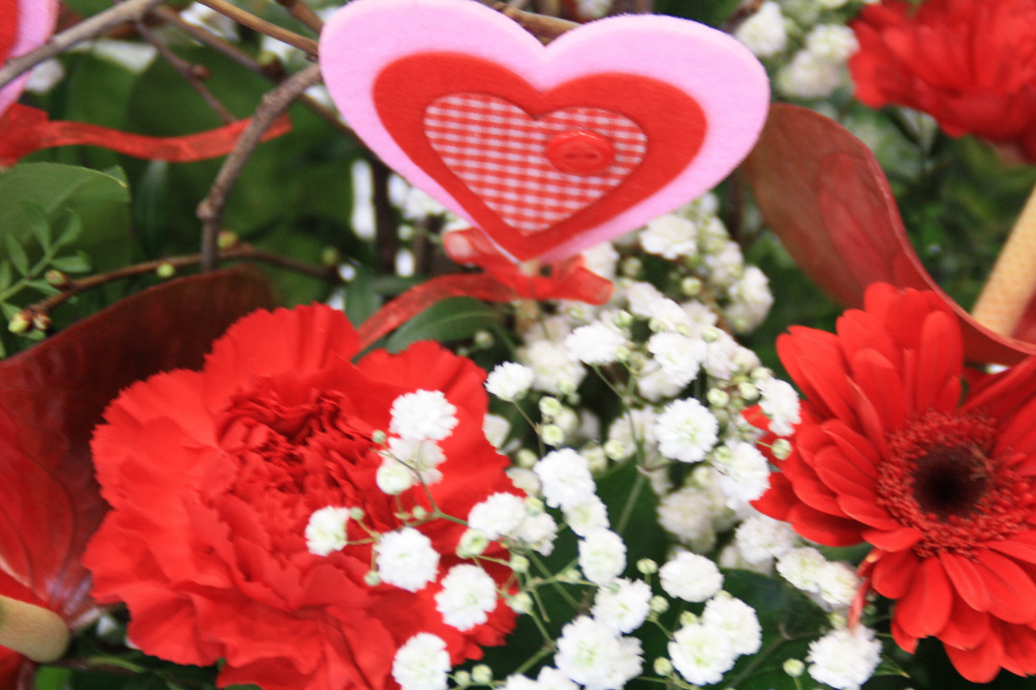 Rode boeketten, met rode bloemen bestellen