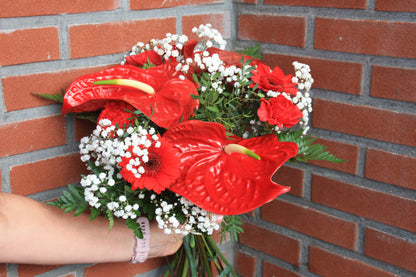 Boeket anthurium rood zijkant